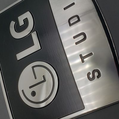 Umweltfreundliches elektroplattiertes Nickelmetall-Logo