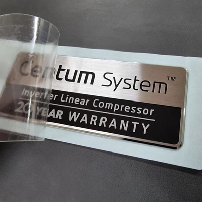 Professionelle Anpassung von Logos aus Metall-Aluminium
