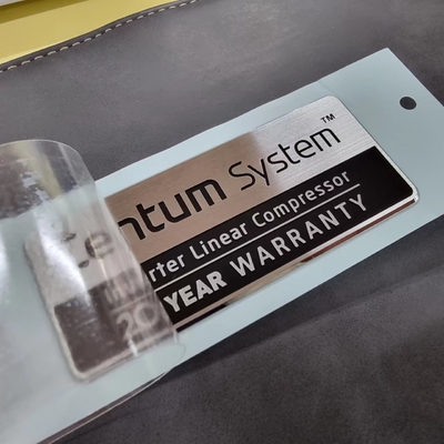 Professionelle Anpassung von Logos aus Metall-Aluminium