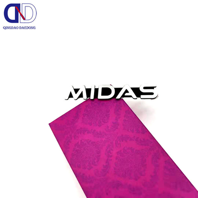 Hochgeforderte kundenspezifische Produktion von Aluminium-Metall-Logo für OEM-Installationsanforderungen